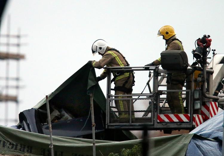 Vildfaren. På grund af en koncert, var pubben propfyldt, da en politihelikopter styrtede ned i 'Clutha Bar' i Glasgow. Øjenvidner til ulykken har fortalt, hvordan helikopteren pludseligt og næsten lydløst faldt »som en sten« fra himlen. 