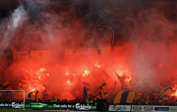 BALLADE. Det udviklede sig voldsomt, da Brøndby- og FC Københavns fans efter lokalopgøret skulle forlade stadion. 