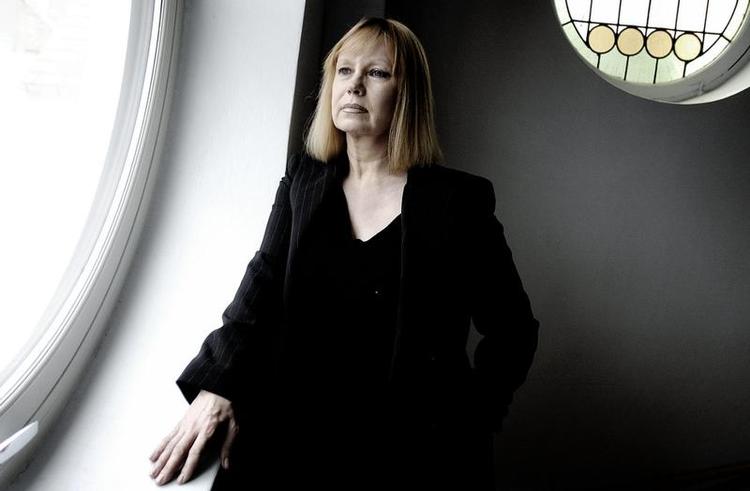 Forfatter. Vita Andersens knækprosaiske debut var en bombe, der eksploderede, og som udløste chokbølger af ligestilling og skilsmisser i det danske samfund i midt-halvfjerdserne. 