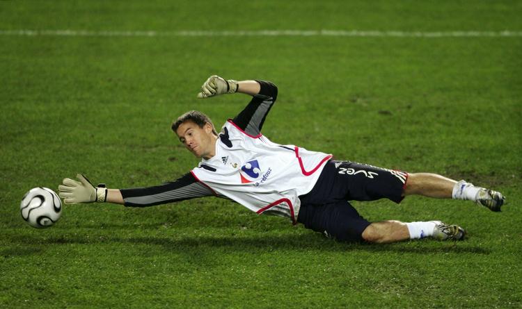 Reserve. Mickaël Landreau spillede den første af 11 landskampe for Frankrig i 2001. 
