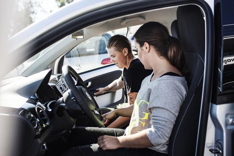 Vakst. Bilkøbere skal være opmærksomme på, om forhandlere skruer på priserne, siger FDM. (arkivfoto) 