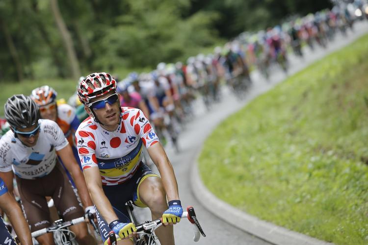 Holdånd. Michael Mørkøv begyndte sin karriere som banerytter, og i 2009 kom han til Team Saxo-Tinkoff, hvor han har kontrakt på endnu to år.  På billedet ses han iført den spættede bjergtrøje under Tour de France 2012. 