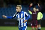 Scoring. Mick van Buren har netop reduceret til 1-2 for hjemmeholdet. 