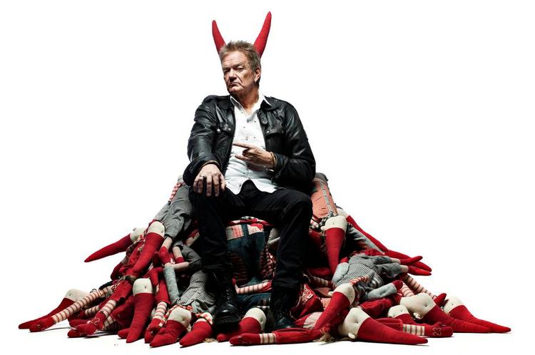 Magisk. For Lars Lilholt er julen magisk. Som barn spillede Lars julesalmer på sin violin. 