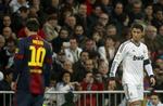 Ude. Både Lionel Messi og Cristiano Ronaldo (th) er i øjeblikket ude med skader. Messi er tilbage i januar, mens Ronaldo ventes klar til weekenden. 