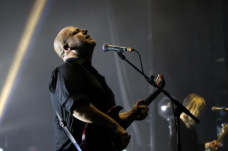 Igen. Det legendariske rockband Pixies har lige givet koncert i Falconer Salen på Frederiksberg. Til sommer gæster de Aarhus og Northside Festival. 