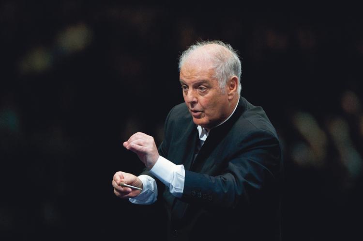 Præcision. Daniel Barenboim har haft Berlioz på briksen og erstattet den sædvanlige romantiske klangpoesi med nøgternhed og præcision. 