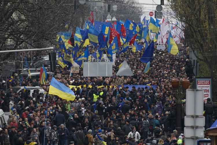 Opstand. I Kijev vil demonstranterne ikke finde sig i, at Ukraine vender sig væk fra EU og mod Rusland. I dag er demonstrationerne ikke så voldsomme som på billedet. 