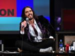 Sjov. Russell Brand rejser netop nu verden rundt med sit one-man-show 'Messiah Complex'. 