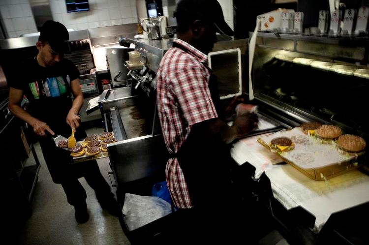 Mytedræber. Om få dage kan danskerne igen tjekke, om selskaberne betaler skat i Danmark. En god ordning, mener McDonald's, for det afliver myten om, at burgerkæden ikke betaler skat. 