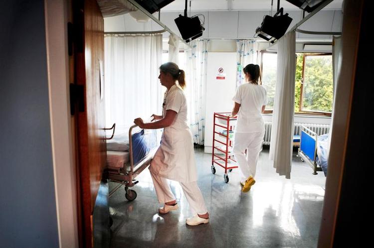 livsindkomst. Selv om mange kvinder tjener mindre og sparer mindre op i pension end mænd, indhenter eller <252>ligefrem overhaler mange kvinder mænd i den samlede livsindkomst. Skatter og offentlige tillæg udjævner stort set forskellen. Arkivfoto: Thomas Borberg 