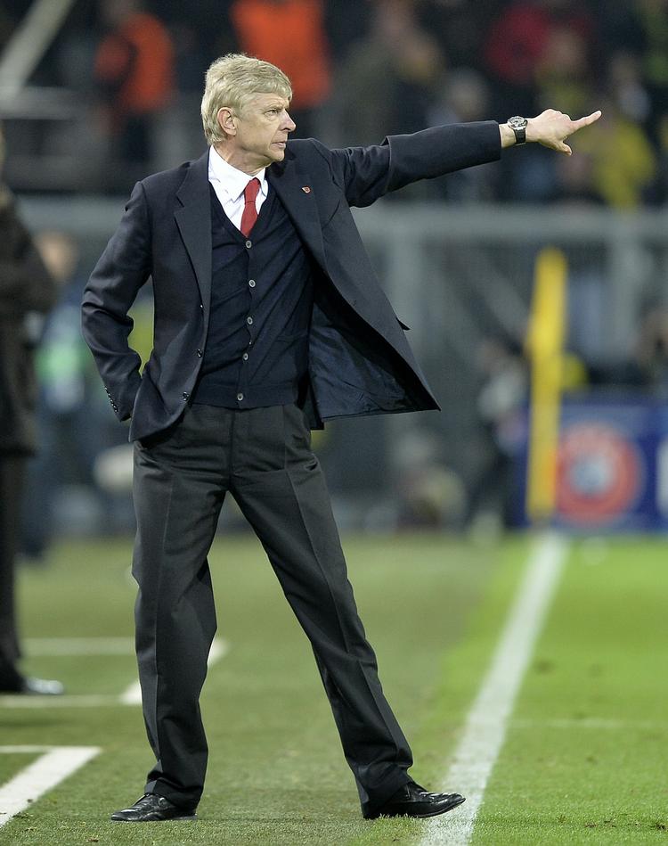 Pres. Arsenal og Arsene Wenger skal i ilden fem gange, inden der epilles tre kampe på seks dage i kule- og nytårsdagene. 