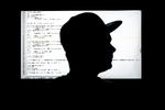Lurer. Hackeren Charlie har demonstreret overfor  Politiken, hvor let det er at bryde ind i de såkaldte ip-overvågningskameraer, som mange private sætter op i hjemmet. It-sikkerhedseksperter bekræfter, at der er problemer med sikkerheden i overvågningskameraer, der er koblet til internettet. 