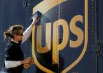 LUFTSLAG. Det globale kurérfirma United Parcel Service, også kendt som UPS, har længe haft planer om drone-leverancer og er klar til at give Amazon kamp i luften. (Foto: AP Photo/Bill Haber) 