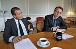 Briefet? Det strider mod almindelig sund fornuft, at justitsminister Morten Bødskov (th.) ikke skulle have kendt til PET-chef Jakob Scharfs overvejelser om sikkerheden ved Folketingets Retsudvalgs besøg på Christiania, mener DF-formand Kristian Thulesen Dahl. - Foto: 