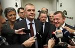 finanslov. Ifølge Enhedslistens forhandler var det fraværet af ægte socialdemokrater, der førte til, at aftalen om finansloven blev indgået med V og K. Men Pelle Dragsteds kritik er et nummer for billig, skriver Peter Hummelgaard. 