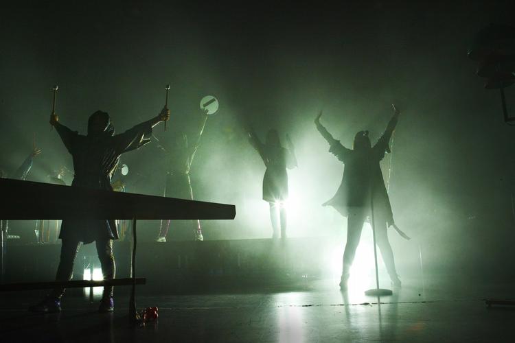 Bombardement. The Knife vedbliver at være et mystisk, men altid dragende bekendtskab. 