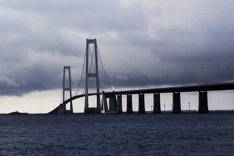 LUKNING. Storebæltsbroen kan risikere at lukke under morgendagens storm. 