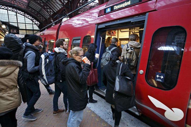 trafikproblemer. Orkanen, der ramte Danmark den 28. oktober, skabte store problemer for S-togstrafikken. 