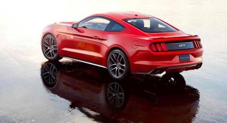 Fornyet. Ford Mustang er klar i en helt ny udgave. Visse stiltræk er dog bevaret for at bevare slægtskabet til forgængerne. 