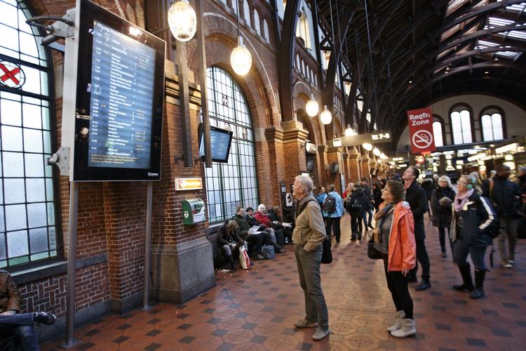 Varsel. Udsigt til storm får DSB og Banedanmark til at aflyse afgange og køre med reduceret køreplan. 