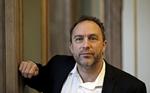 Vision. Stifteren af Wikipedia, den 47-årige amerikaner Jimmy Wales, vil gøre det gratis og reklamefri leksikon endnu større. 
