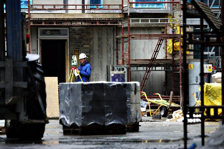 Frygt. Lavtuddannede er mest nervøse for at miste deres job på grund af arbejdere, der kommer til fra udlandet. 