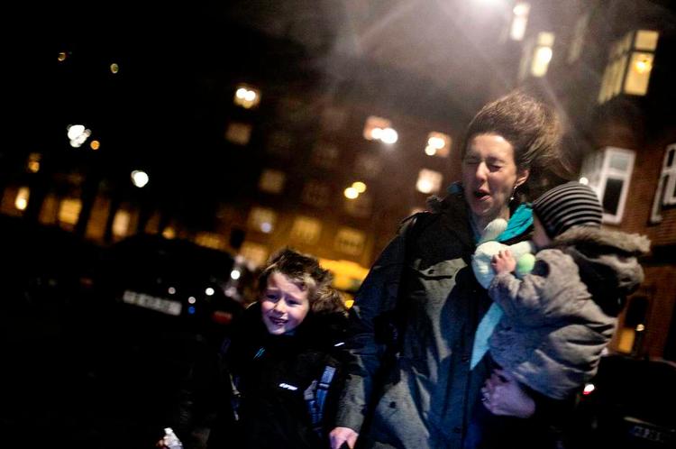 Forbi. Danskerne slap nådigt fra stormen Bodil, efter hun i dag susede fra vest mod øst og lagde den kollektive trafik ned. 
