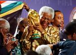 Sportsfan. Nelson Mandela brugte sin enorme indflydelse på at gøre Sydafrika til vært for VM i fodbold i 2010. 