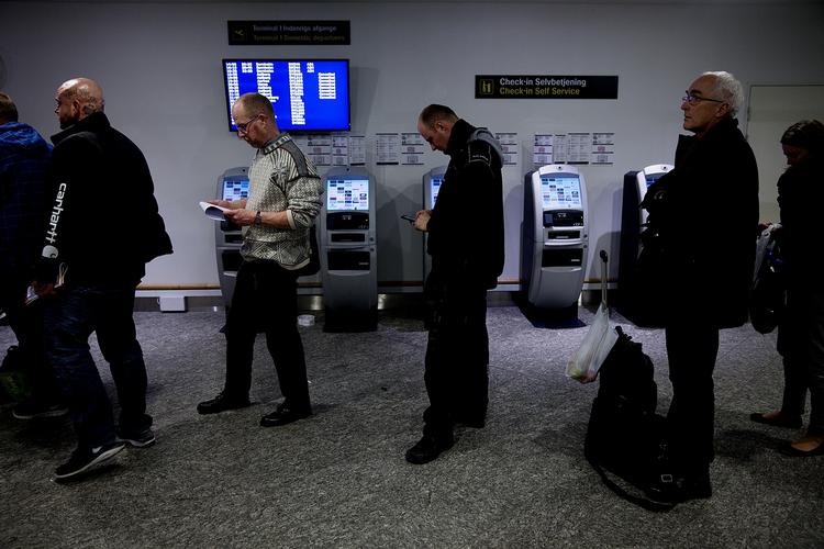 Stilstand. Al flytrafik til og fra Københavns Lufthavn blev aflyst i går aftes på grund af stormen Bodil. 1.000 mennesker overnattede i lufthavnen. 