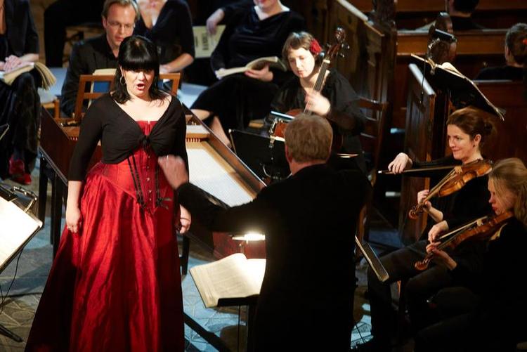 Halleluja. Sprød barokmusik smelter sammen med operaagtig solosang og smægtende kor i gamle Händels 'Messias'. Her ses Maija Skille fra sidste års opførelse. 