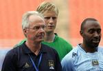 Svennis. Sven-Göran Eriksson i 2008 med Kasper Schmeichel og Darius Vassel, da Eriksson var træner for Manchester City. 