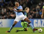 træner. Christian Eriksen (bagerst) havde en flot start for Tottenham, men faldt så lidt i niveau, før han blev skadet. 