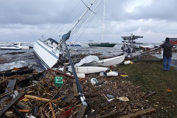 Skibe lider under det seneste døgns ekstremvejr - her i Gilleleje. 