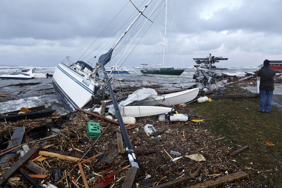 Skibe lider under det seneste døgns ekstremvejr - her i Gilleleje. 