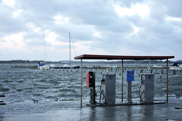 DMI betegner den stigende vandstand som »århundredes stormflod«. Her er det Roskilde Fjord. 