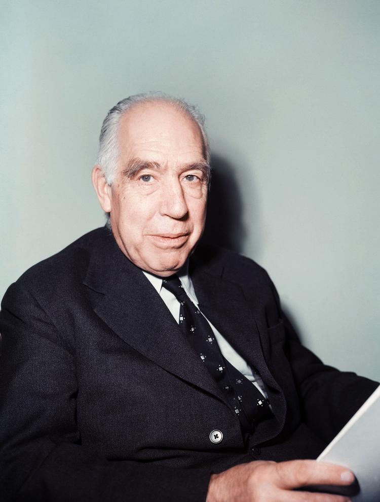 Bohr. Niels Bohr var professor i fysik ved Københavns Universitet (1916-56), atomforsker, nobelprisvinder mm. Her ses han på et billede fra 1957. 