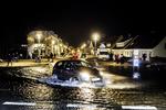 evakuering. Politiet har sat gang i at få folk i udsatet områder i Frederikssund til at forlade deres hjem på grund af de høje vandstande i området. 