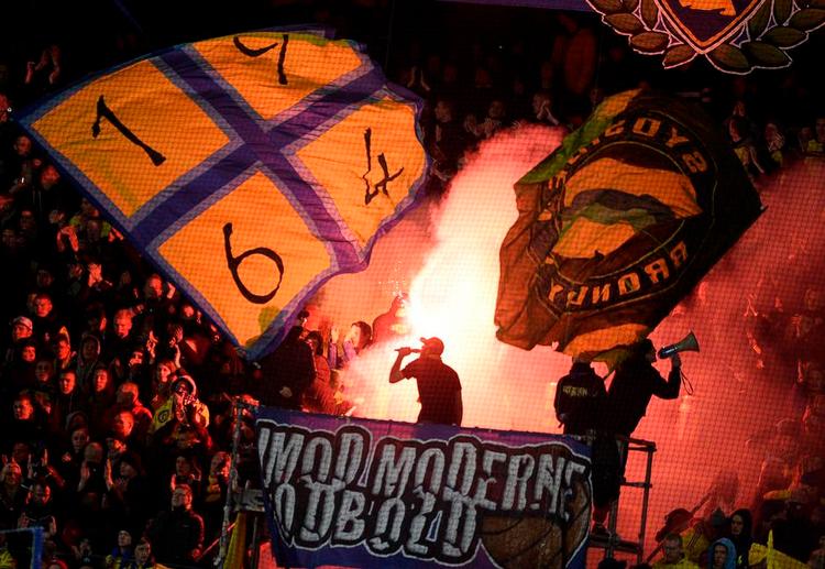 afstumpet? Efter ærkefjendeopgøret mellem Brøndby og FCK og de efterfølgende uroligheder har politiet taget hårde ord i brug for at beskrive de involverede fodboldfans. 