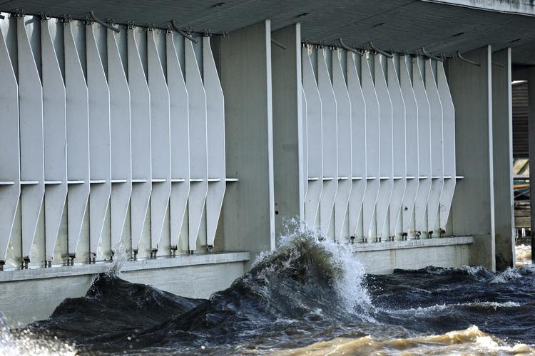 Fare. Vikingeskibsmuseet i fare for at bliver oversvømmet og Roskilde Fjord ligner ikke sig selv. 