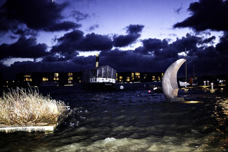 oversvømmet. Frederikssund, der liggeer ud til Roskilde Fjord, er et af de steder i Danmark, der er hårdest ramt af vandskader som følge af stormen Bodil. 
