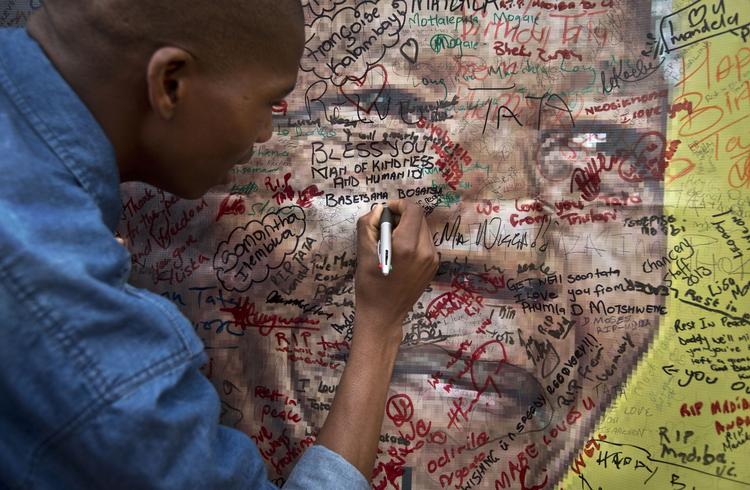 ANC. Nelson Mandelas arvtagere står med et socialt og politisk splittet land. 