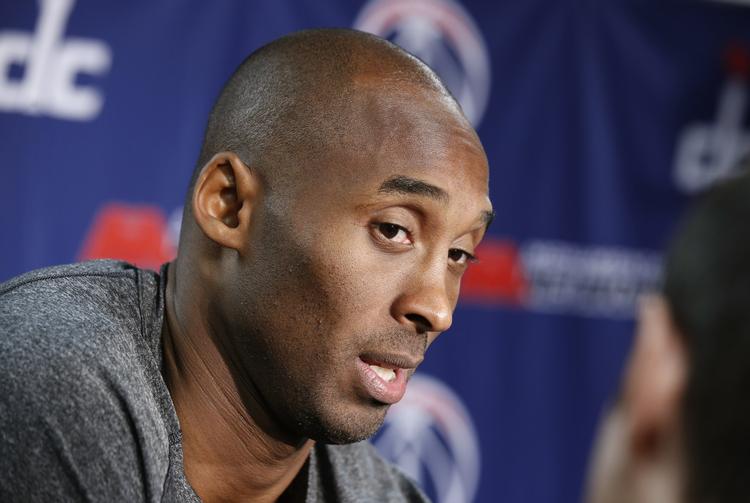comeback. Kobe Bryant har været skadet i akillessenen siden april, men er klar til kamp søndag. 