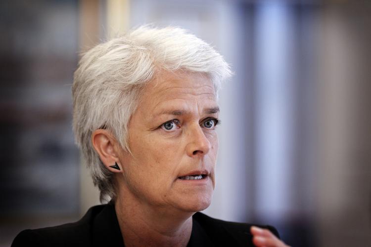 Vejledning. Socialminister Annette Vilhelmsen (SF) har ikke ønsket at udtale sig om, hvorvidt ministeriet selv foreslog hjælpen. 