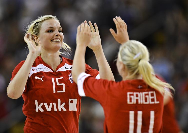 VM-åbning. Det er en flok nye danske kvinder, der skal spille Danmark frem til knockoutkampene ved VM i Serbien. 