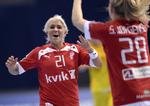VM-håndhold. Kristina Kristiansen jubler efter en scoring i sejr mod Kina . 