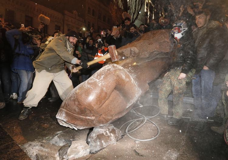 Vrede. Mange ukrainere hader Lenin. Det gik ud over denne statue. 