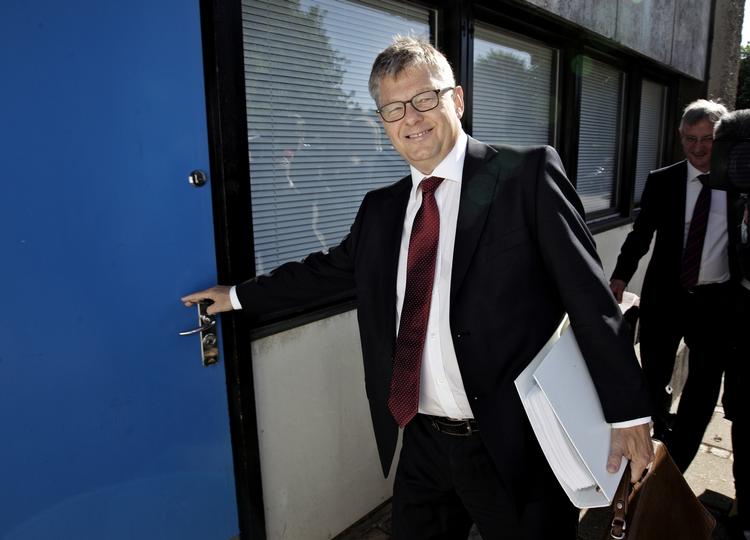 Punktum. Tidligere departementschef i Integrationsministeriet Claes Nilas afhøres i dag for tredje gang i den såkaldte Statsløsekommission. Nilas har tidligere forklaret, at Birthe Rønn Hornbech (V) - der i 2011 måtte trække sig som minister på grund af statsløsesagen - afviste at orientere Folketinget, da man opdagede misforvaltningen af de statsløses rettigheder og ændrede sagsbehandlingen. - Foto: 
