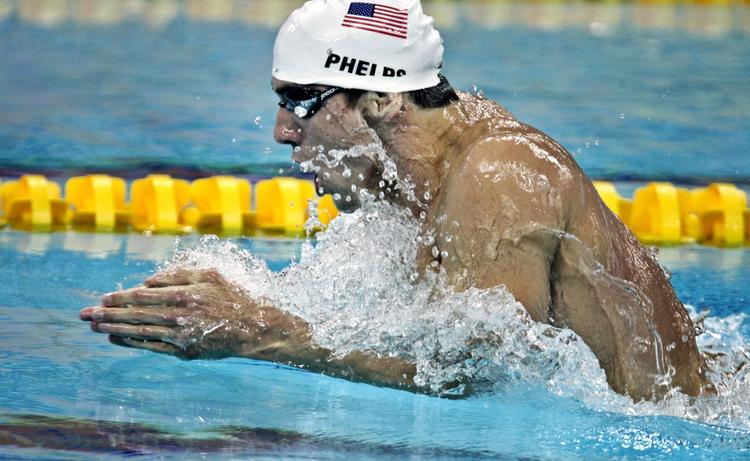 GRISEBASSE. Da Michael Phelps holdt som elitesvømmer, fortalte han, at han rutinemæssigt tisser i vandet. Hvilket ifølge badevandsekspert er en rigtig sløj ide. 