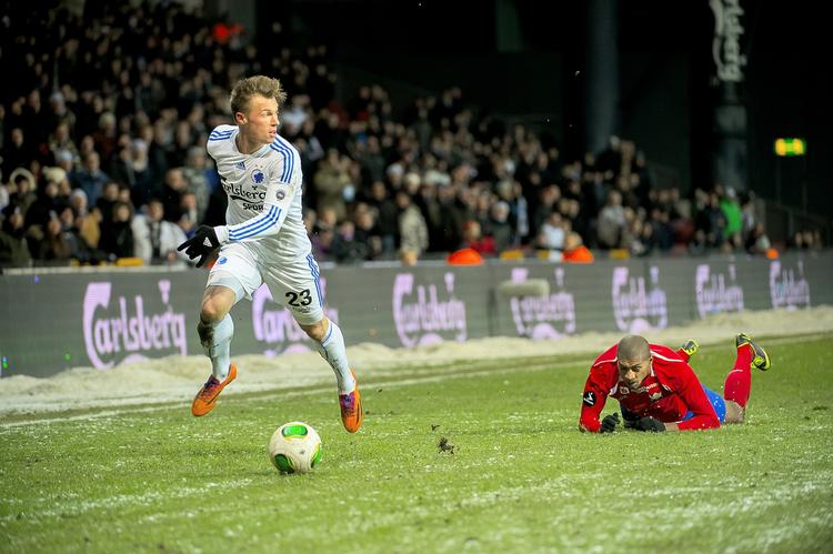 MEDTAGET. Græstæppet i Parken så allerede medtaget ud, inden FC København og FC Vestsjælland spillede i lørdags. 